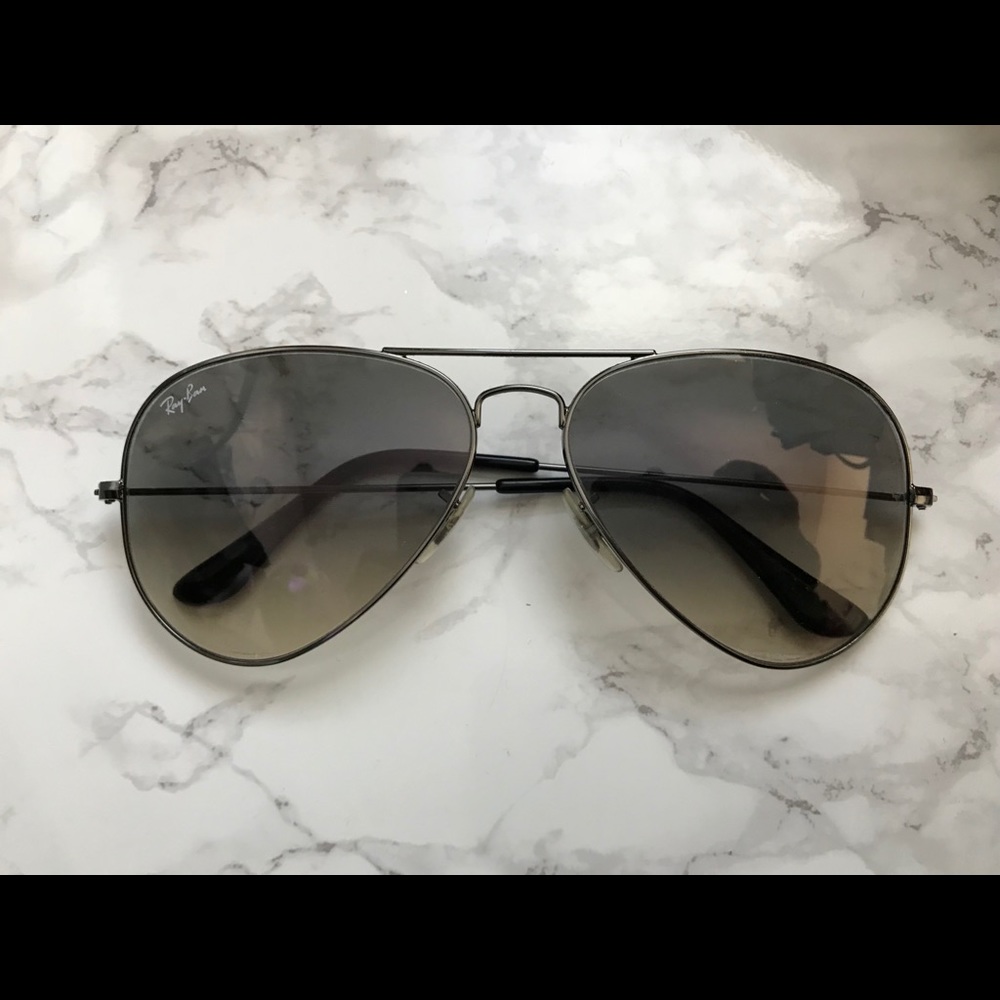 Authentic Ray-Ban Aviator Sunglasses 🕶 - Picture 2 of 8